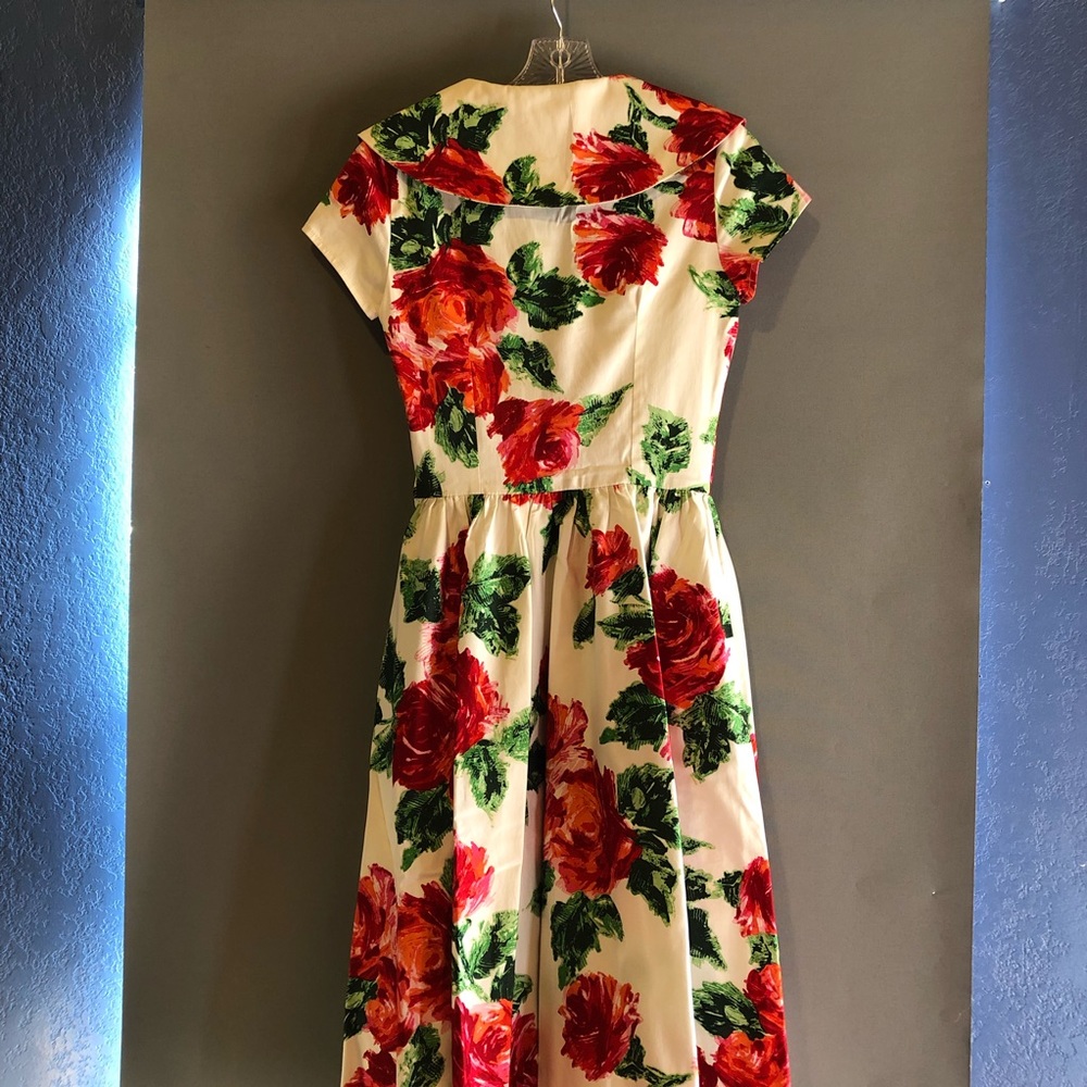 Beautiful vintage inspired classic red rose print - Picture 4 of 4